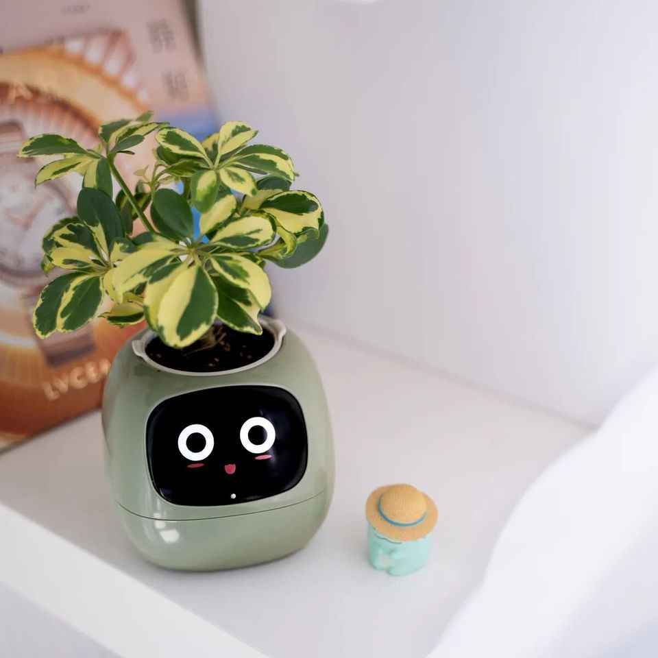 Plantly AI Smart Plant Pot