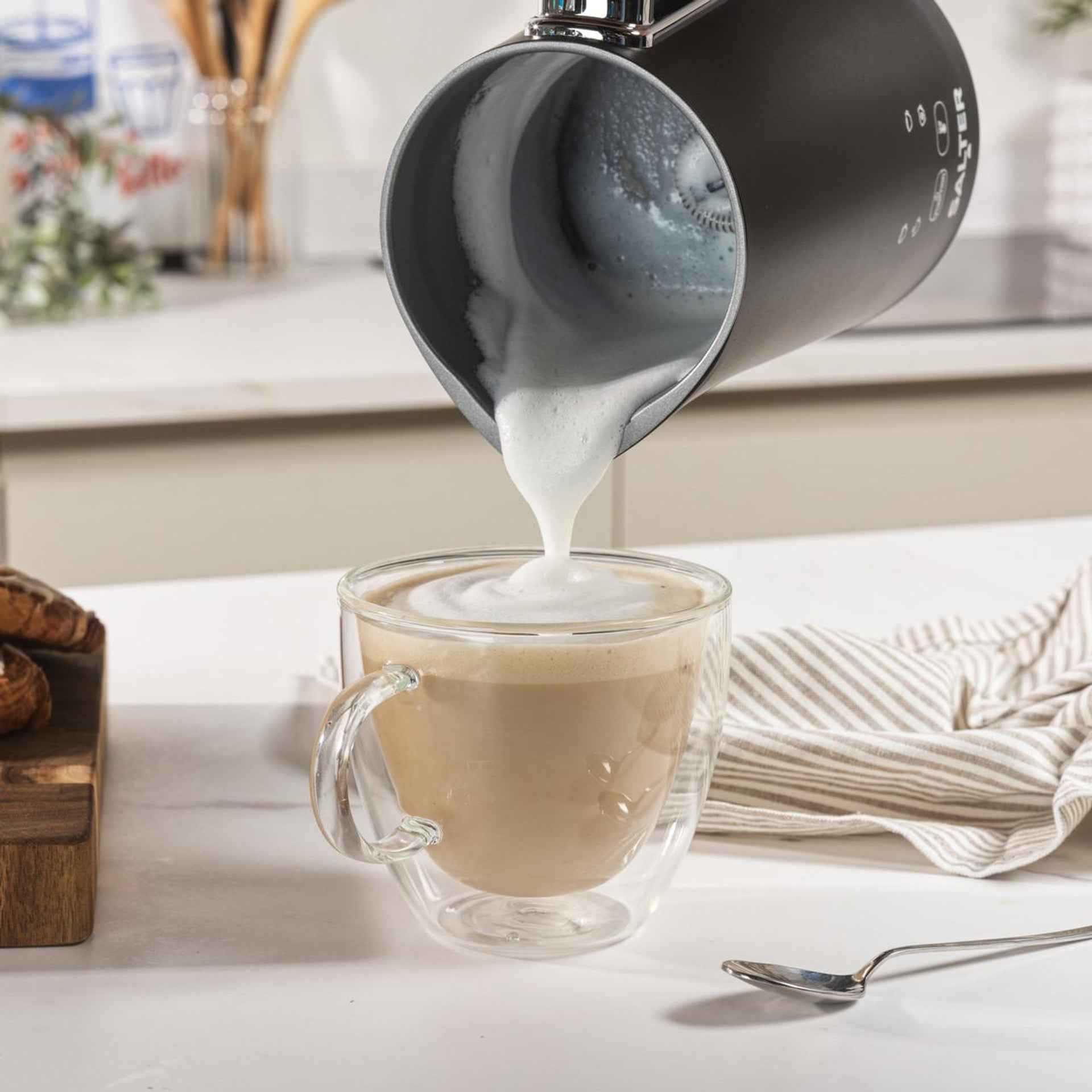 Salter Chocolatier To Share 4-in-1 Hot Chocolate Maker And Milk Frother