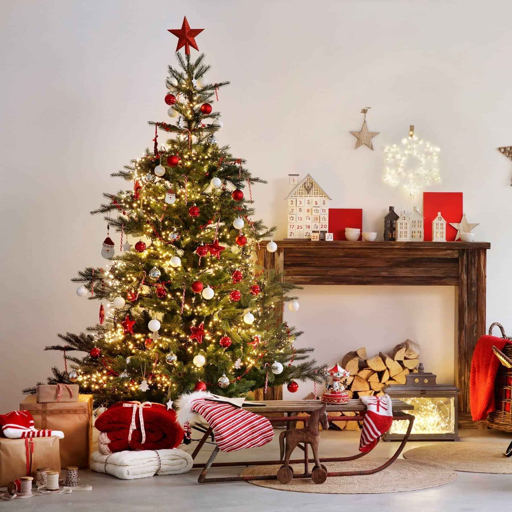 Kaemingk Grandis Fir Hinged Tree