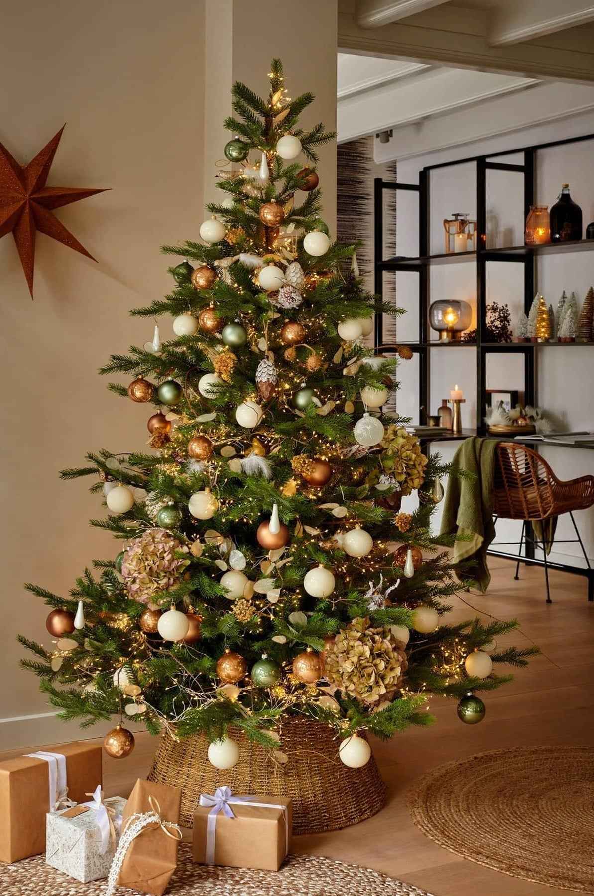 Kaemingk Grandis Fir Hinged Tree