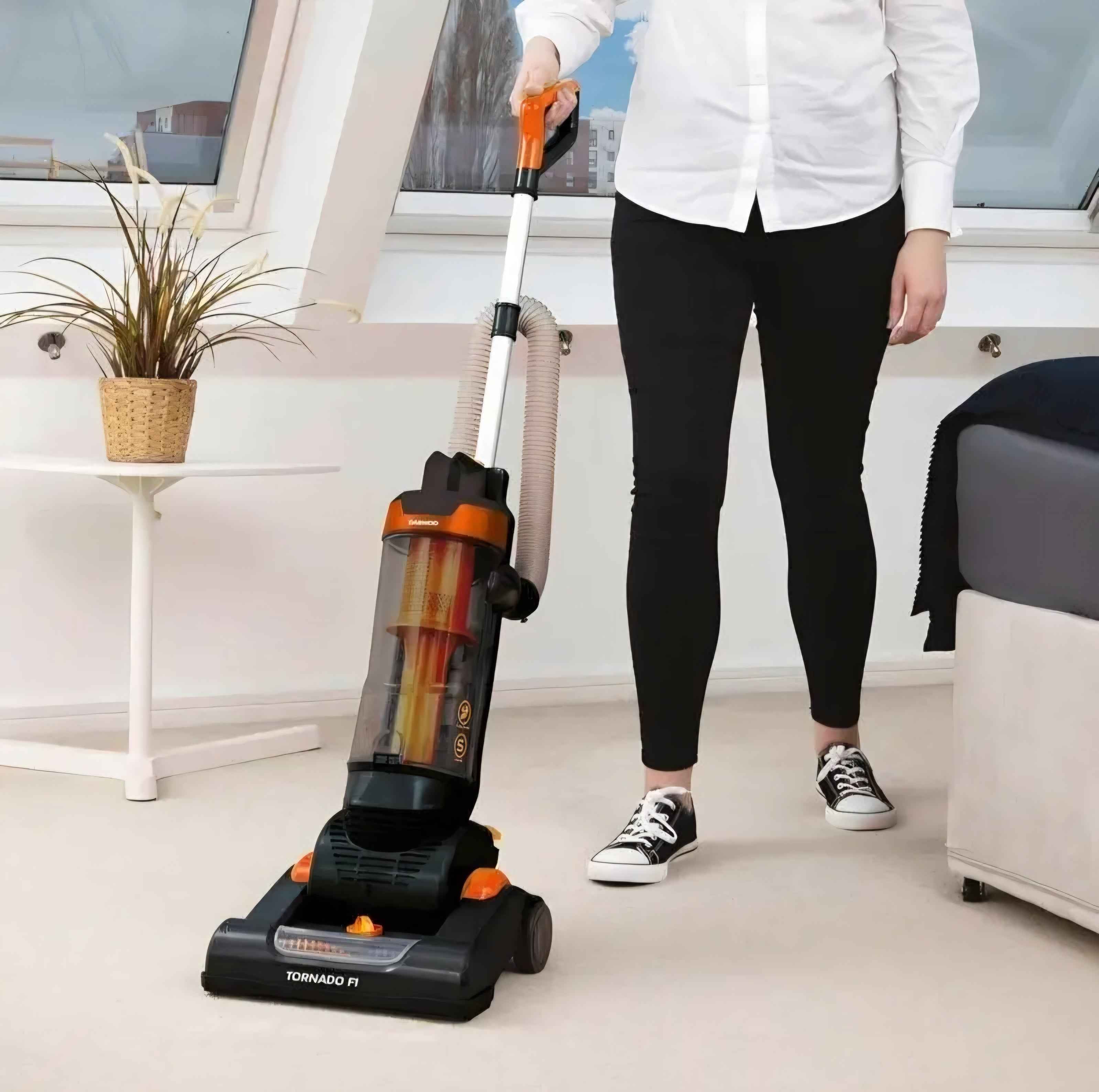 Daewoo Tornado Upright Vacuum Cleaner