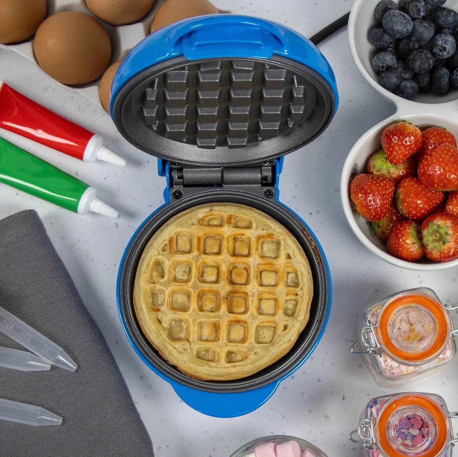 Global Gizmos Mini Waffle Maker